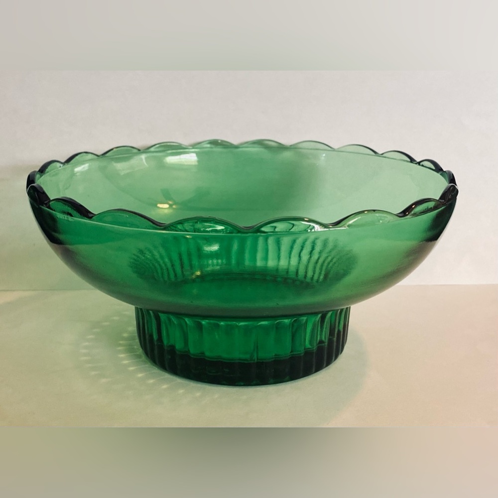 Vintage EO Brody Co Green Glass Scalloped Edge Bowl M2000 Cleveland OH USA